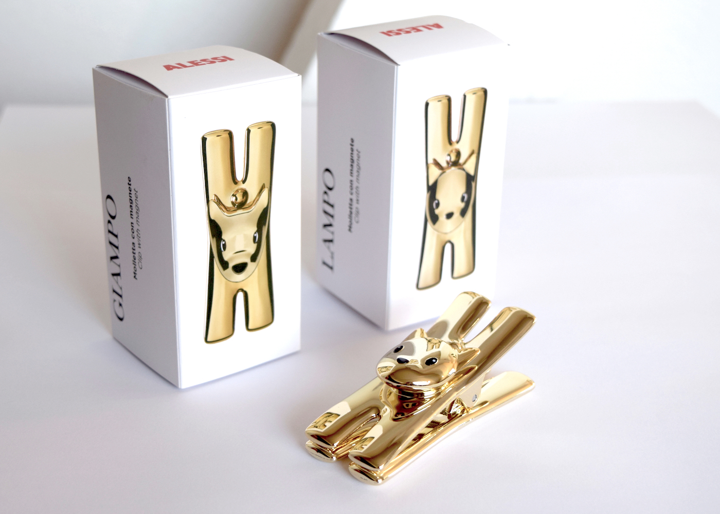 Golden clip Lampo cat packaging