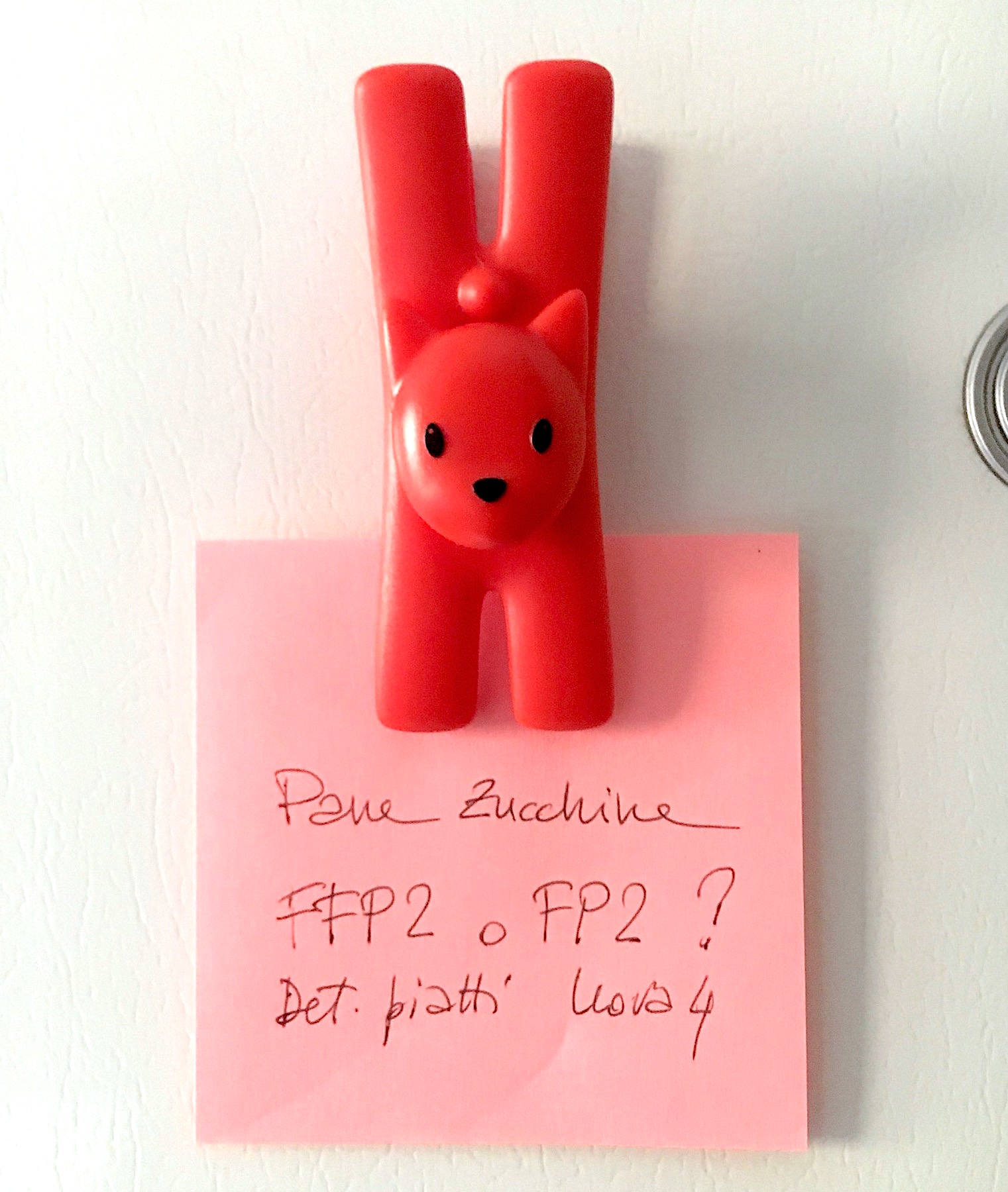 Lampo clip with magnet on fridge