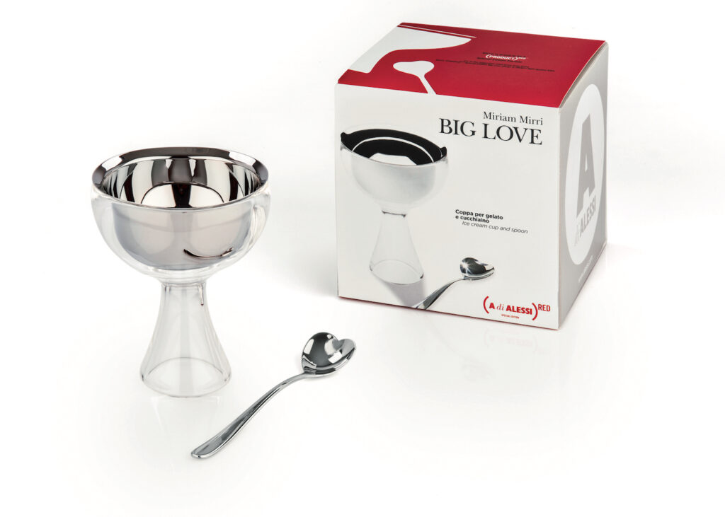 packaging speciale della coppa Big Love per (RED)